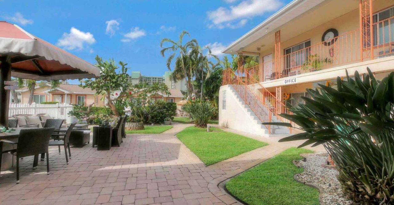Carlton House Motel And Suites St. Pete Beach Exterior foto